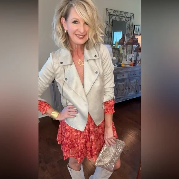 Stylish Cream Leather Bomber Jacket - Picture 5 of 16